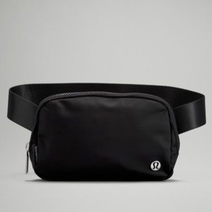 NWT Lululemon black Everywhere belt bag with extended strap new Fanny pack